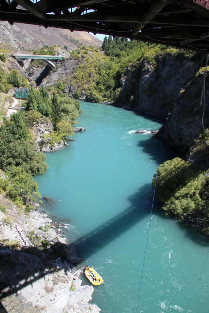 new-zealand-kawarau-bridge-bungy-river-view