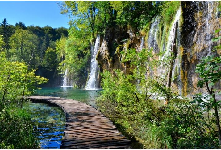 Croatia-Plitvice-Lakes-waterfalls