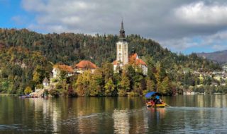 slovenia-lake-bled-island-pletna-boat