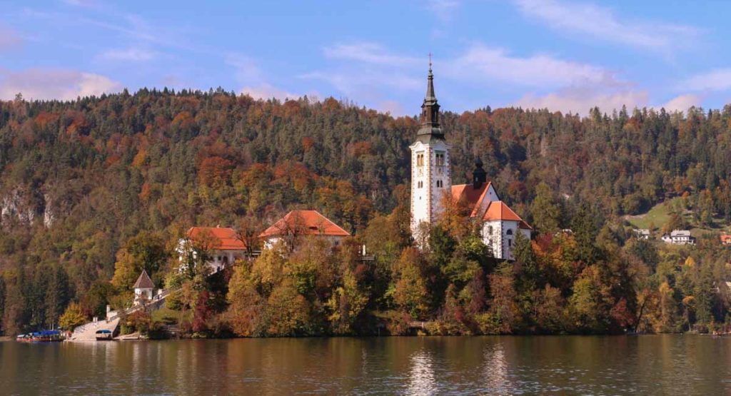 slovenia-lake-bled-island-with-church