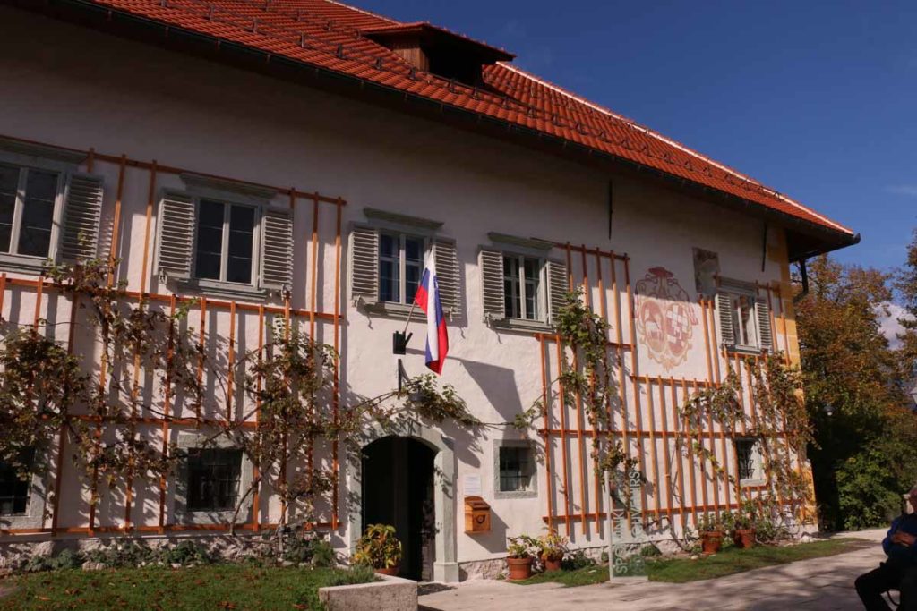 slovenia-lake-bled-island-building