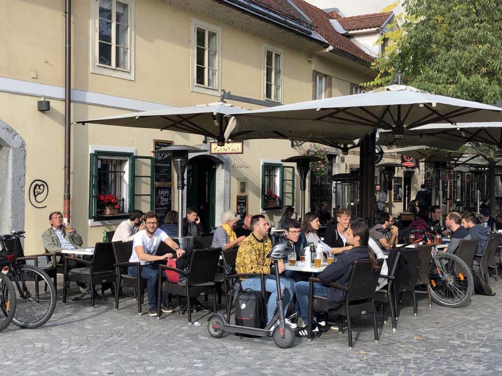 slovenia-ljubljana-sidewalk-cafe