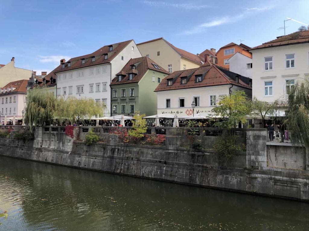 slovenia-ljubljana-riverside-buildings