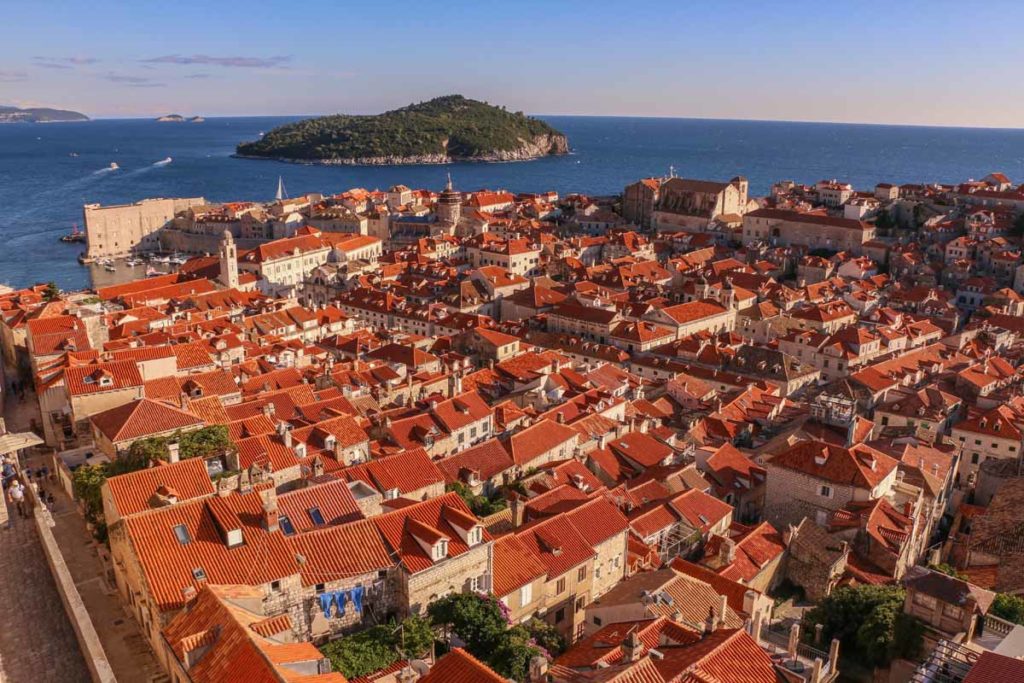 croatia-dubrovnik-rooftop-view-from-wall