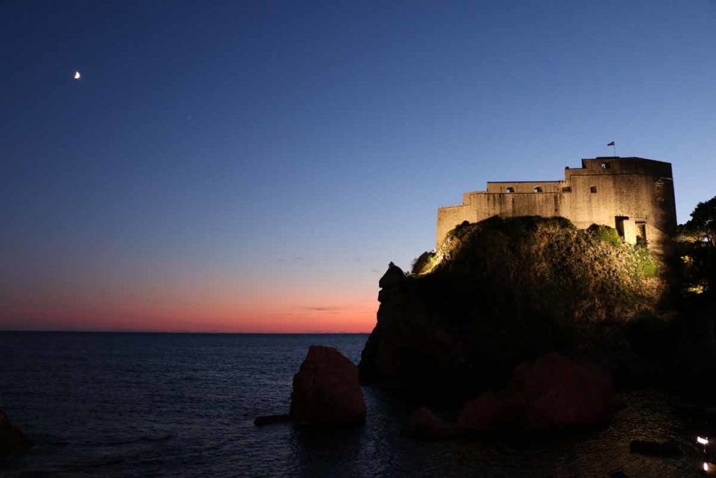 croatia-dubrovnik-fortress-at-sunset