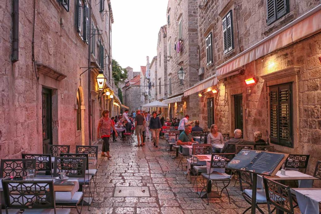 croatia-dubrovnik-side-street-cafes