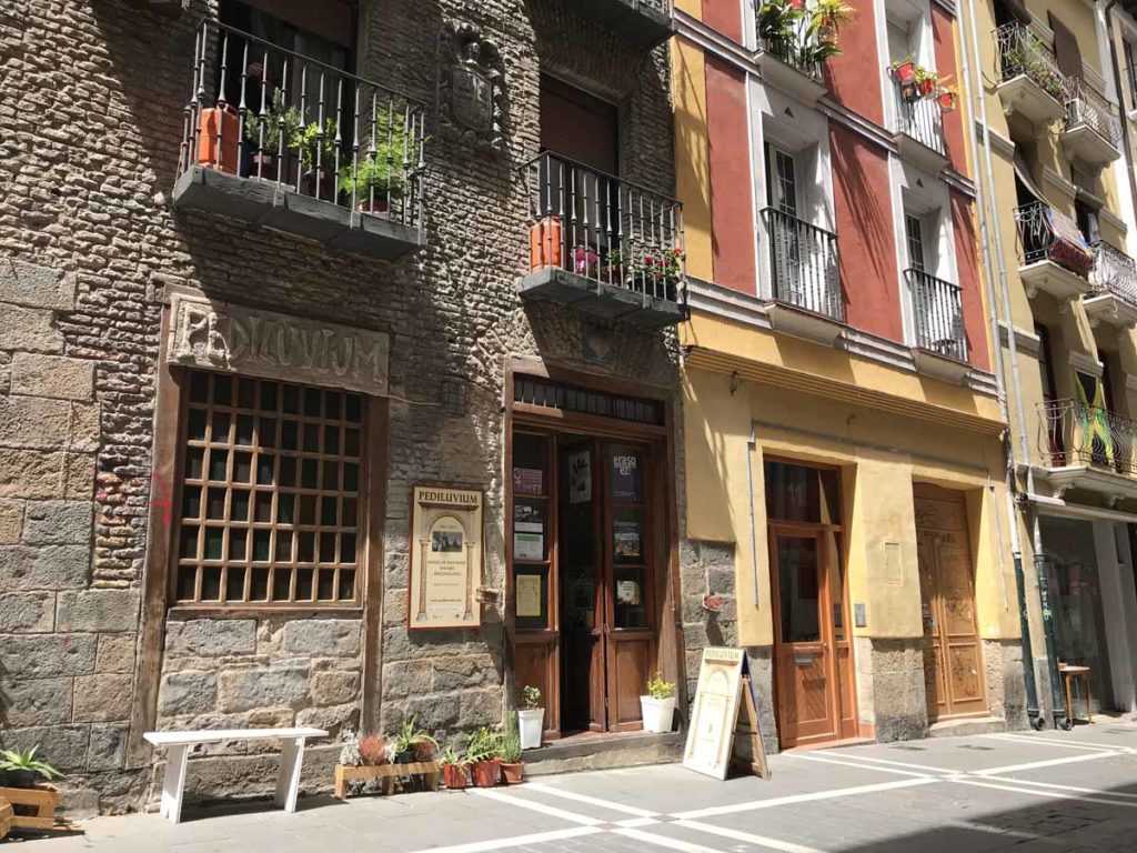 Spain-Pamplona-buildings