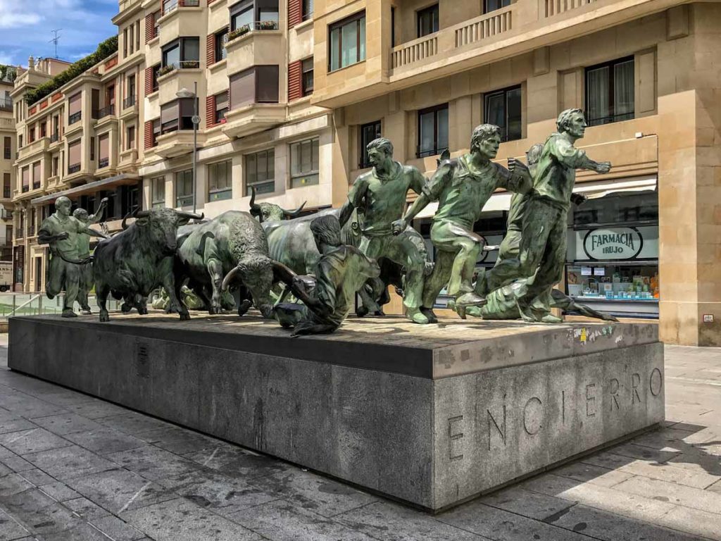 Spain-Pamplona-running-of-bulls-monument