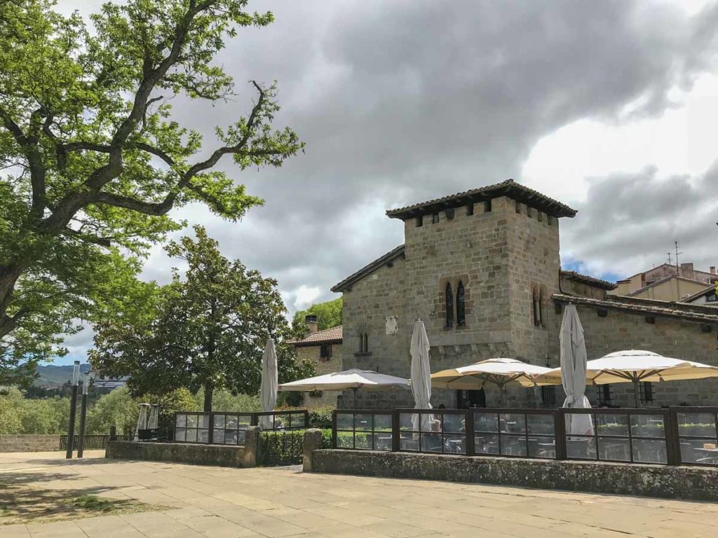 Spain-Pamplona-caballo-blanco