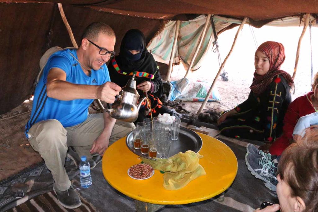 morocco-sahara-nomad-family-visit