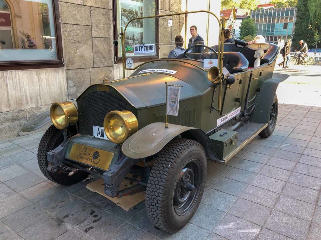 Bosnia-Sarajevo-old-car