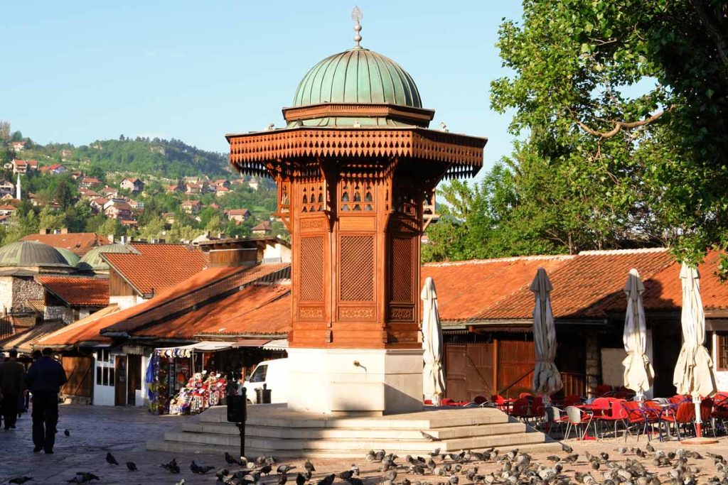 Bosnia-Sarajevo-pigeon-square-DP