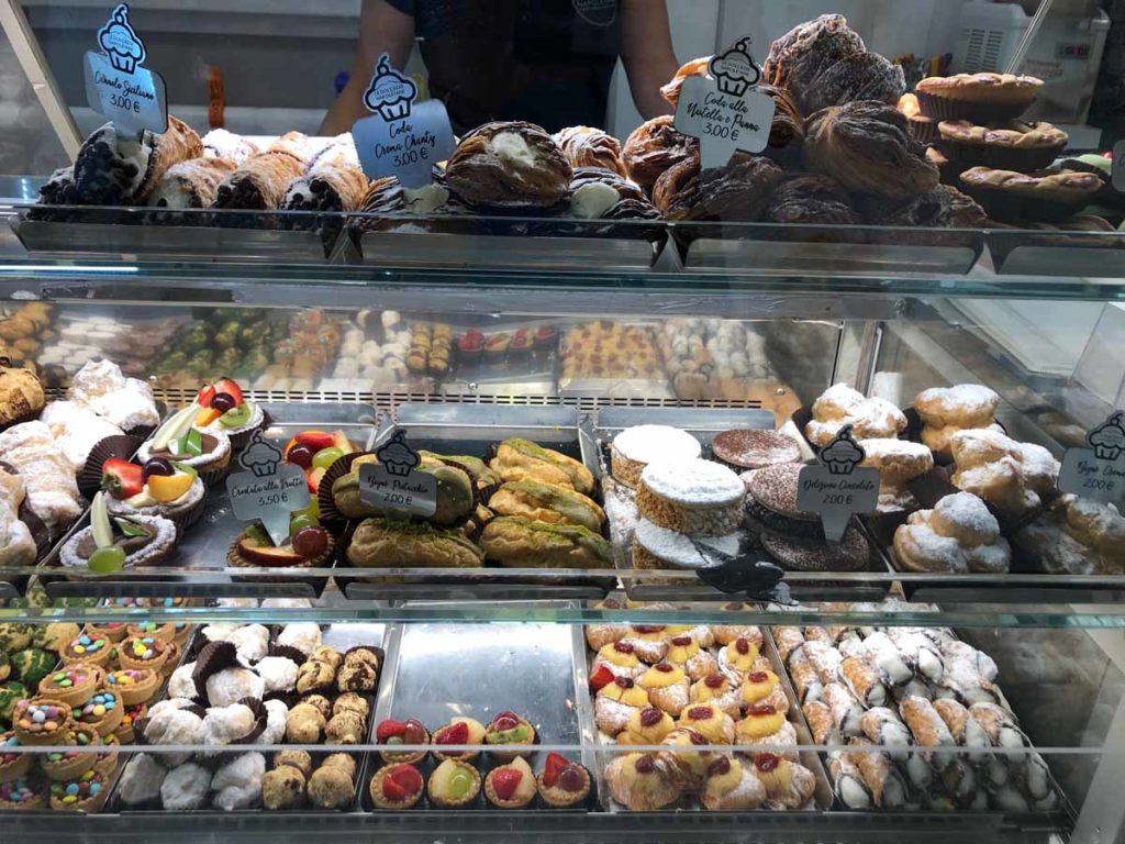 italy-sardinia-bakery