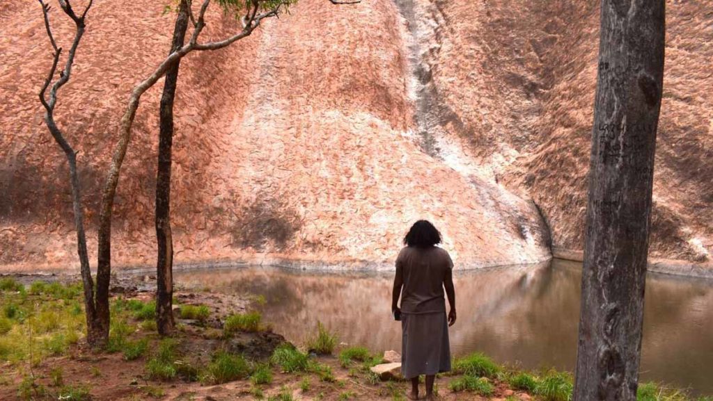 australia-uluru-ayers-rock-waterhole