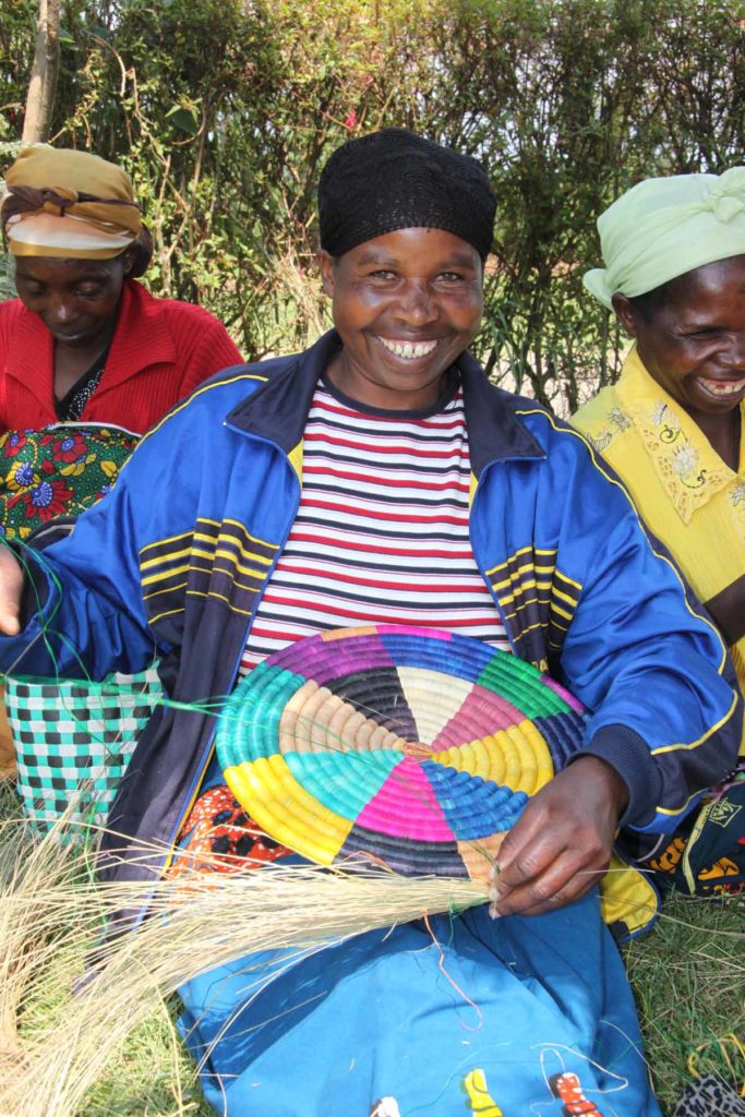 rwanda-basket-weaver