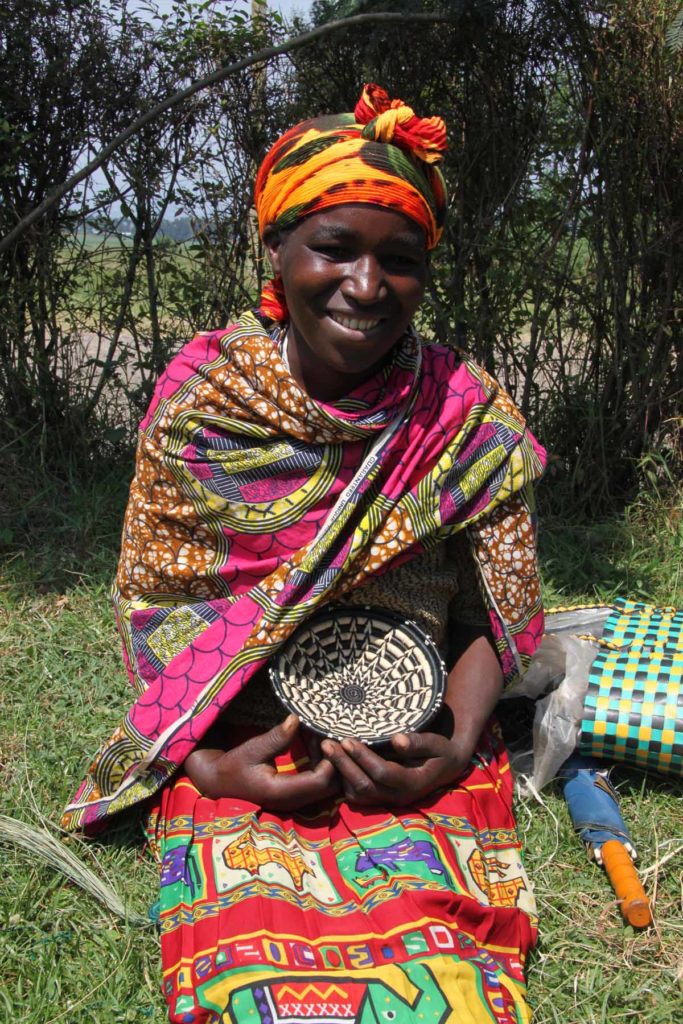 rwanda-basket-weaver