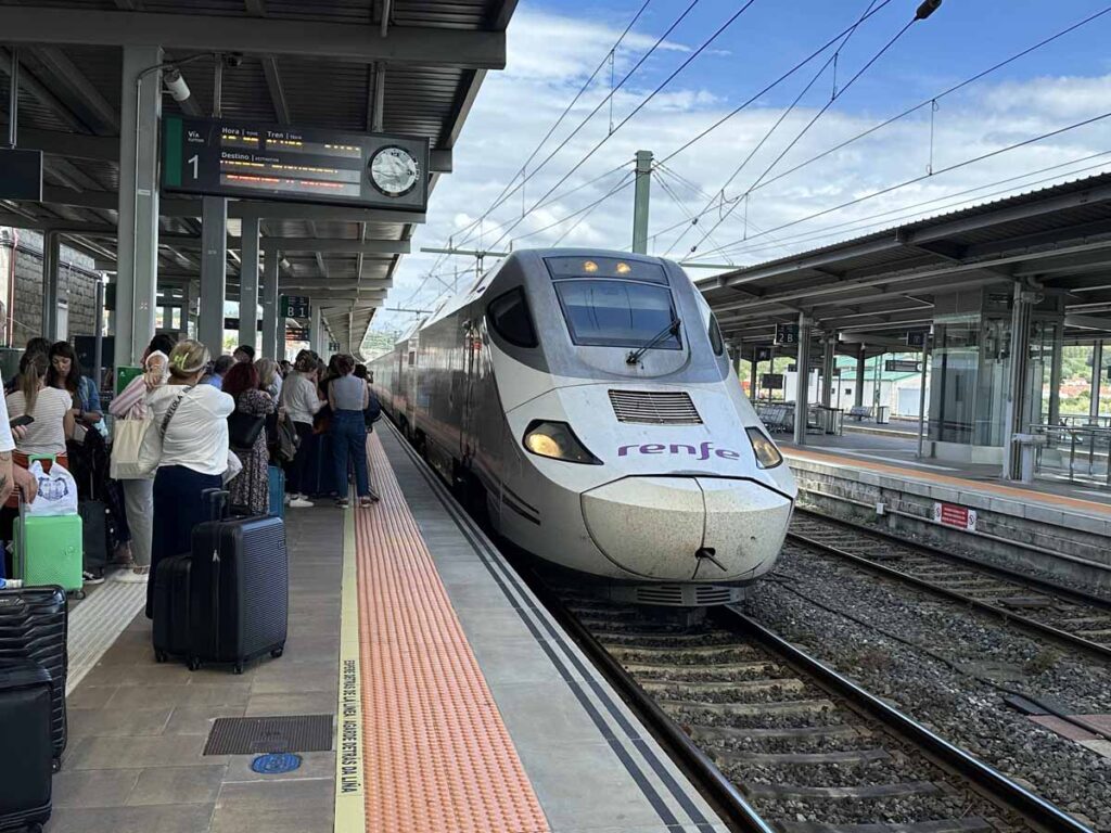 santiago-to-madrid-train