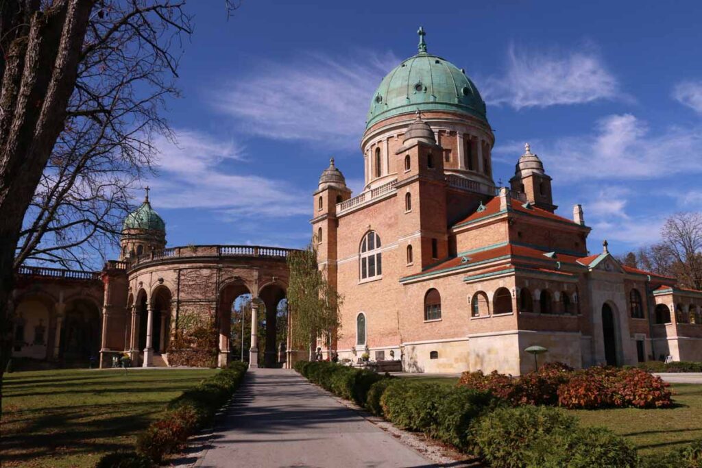 Croatia-Zagreb-Mirogoj-cemetery