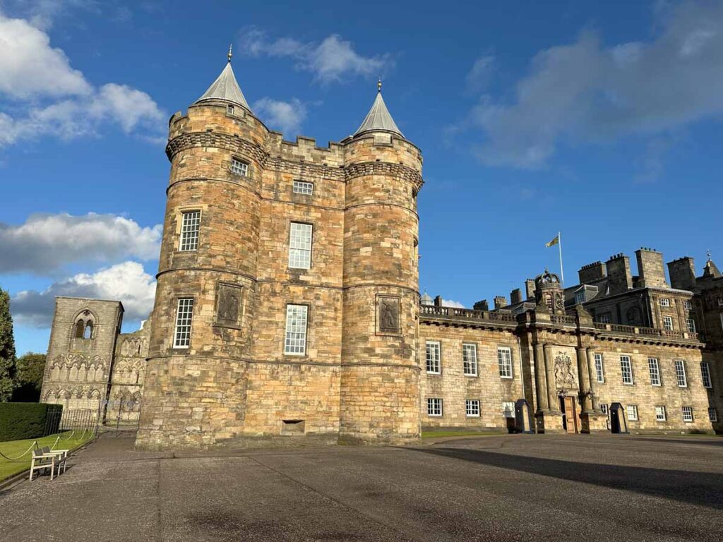 Scotland-Edinburgh-holyrood-palace