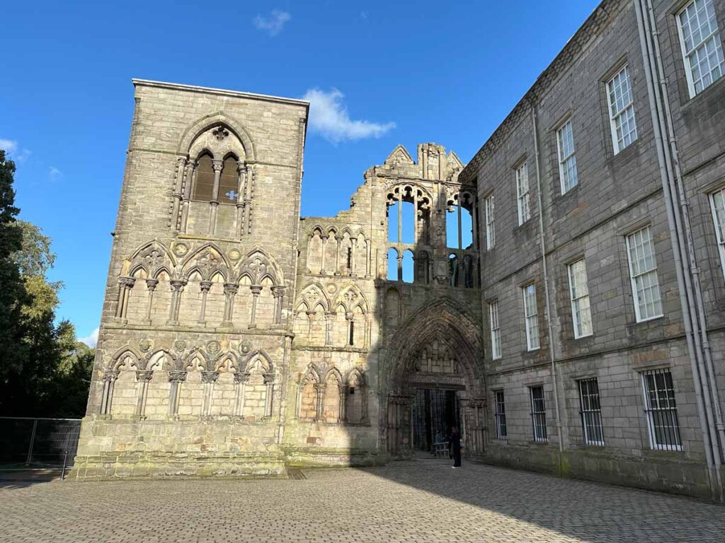 Scotland-Edinburgh-holyrood-palace