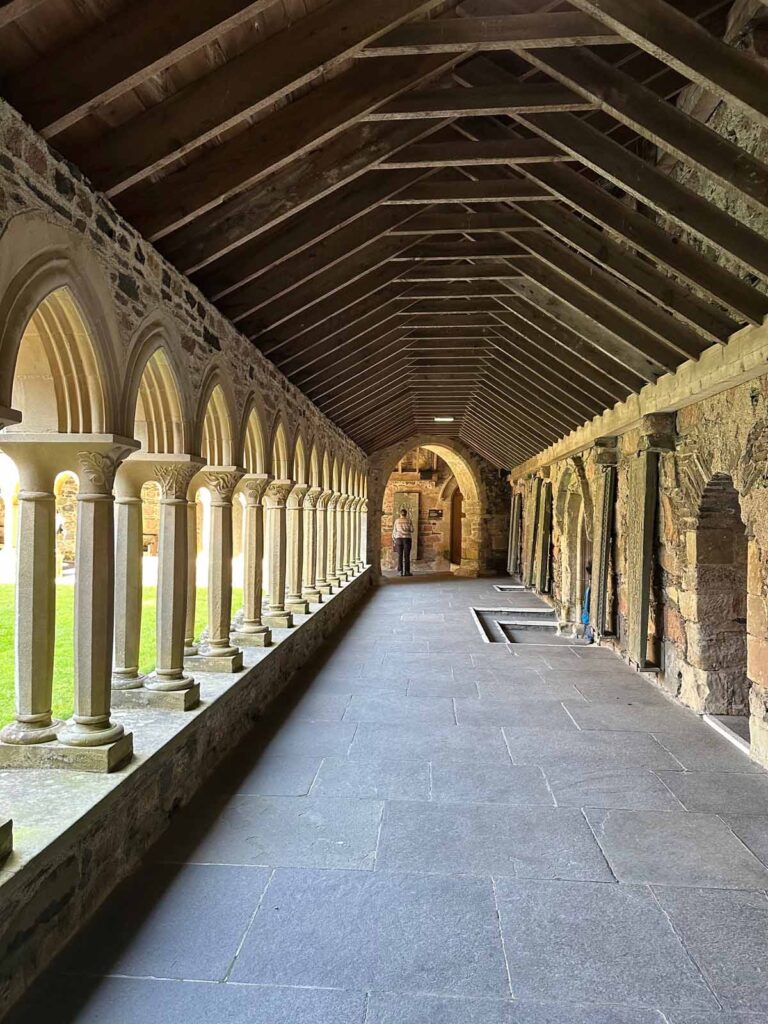 Scotland-iona-abbey