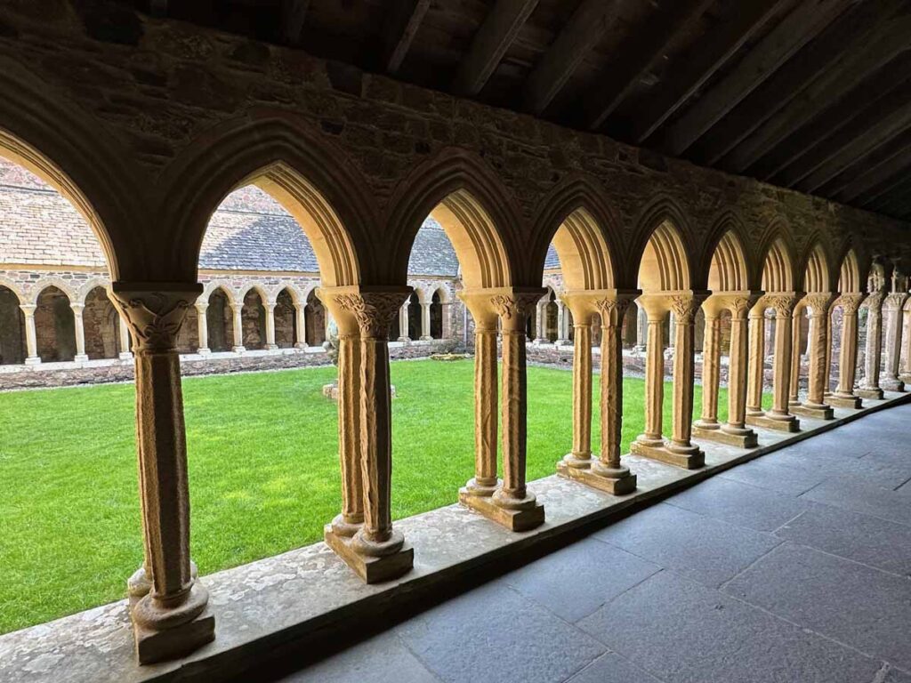 Scotland-iona-abbey